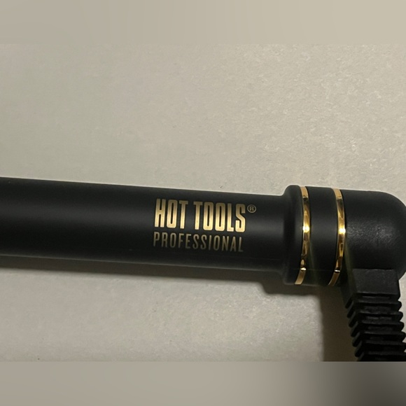 Hot Tools Pro Artist 24K Gold Digital Curling Iron 1.5” - Picture 6 of 13